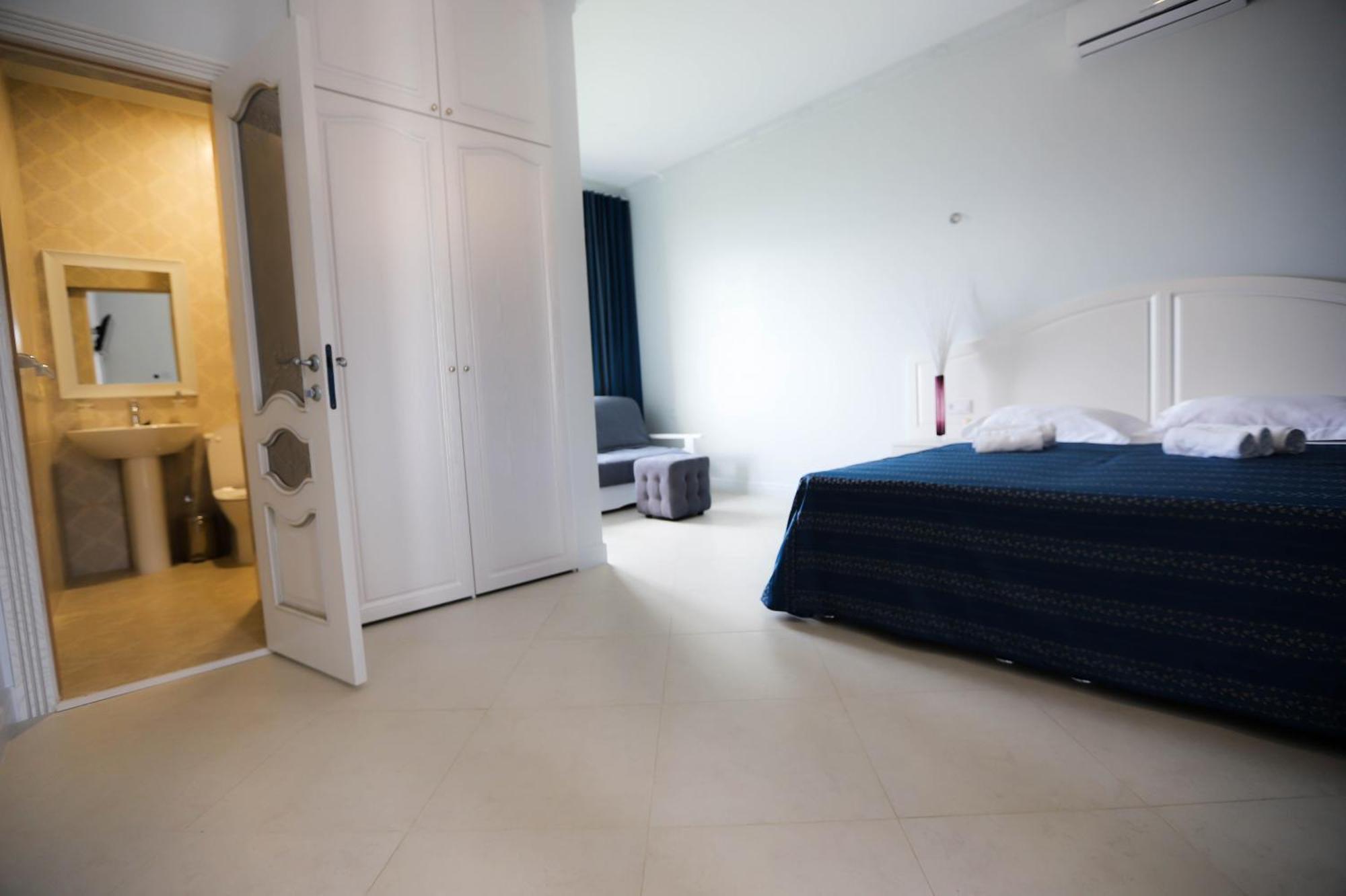 Гостевой дом Hometel 4 FRIENDS Гагра Экстерьер фото