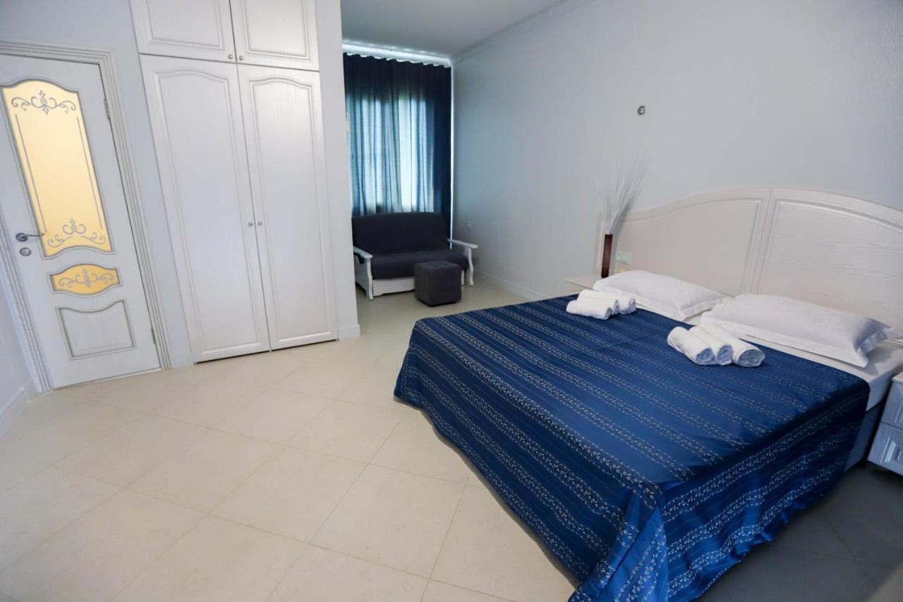 Гостевой дом Hometel 4 FRIENDS Гагра Экстерьер фото