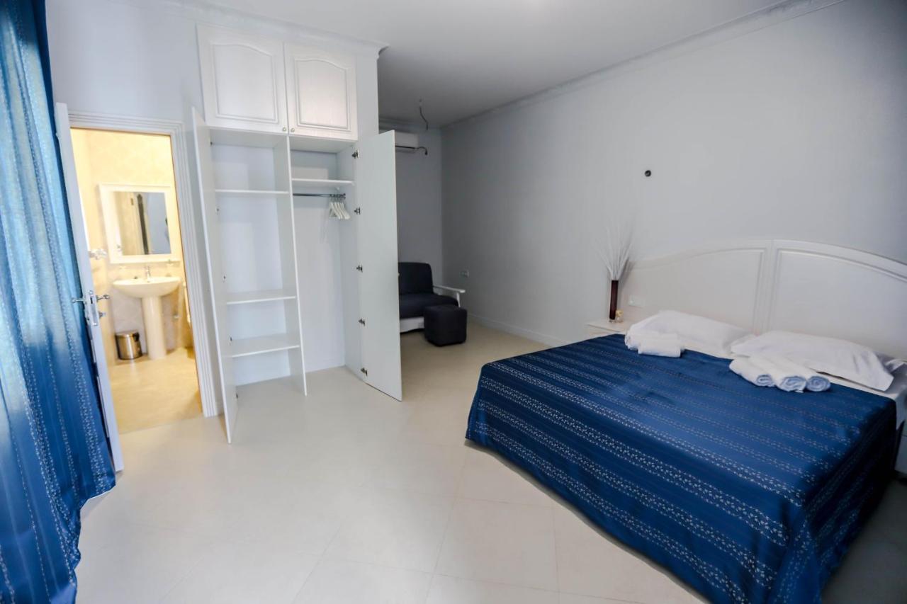 Гостевой дом Hometel 4 FRIENDS Гагра Экстерьер фото