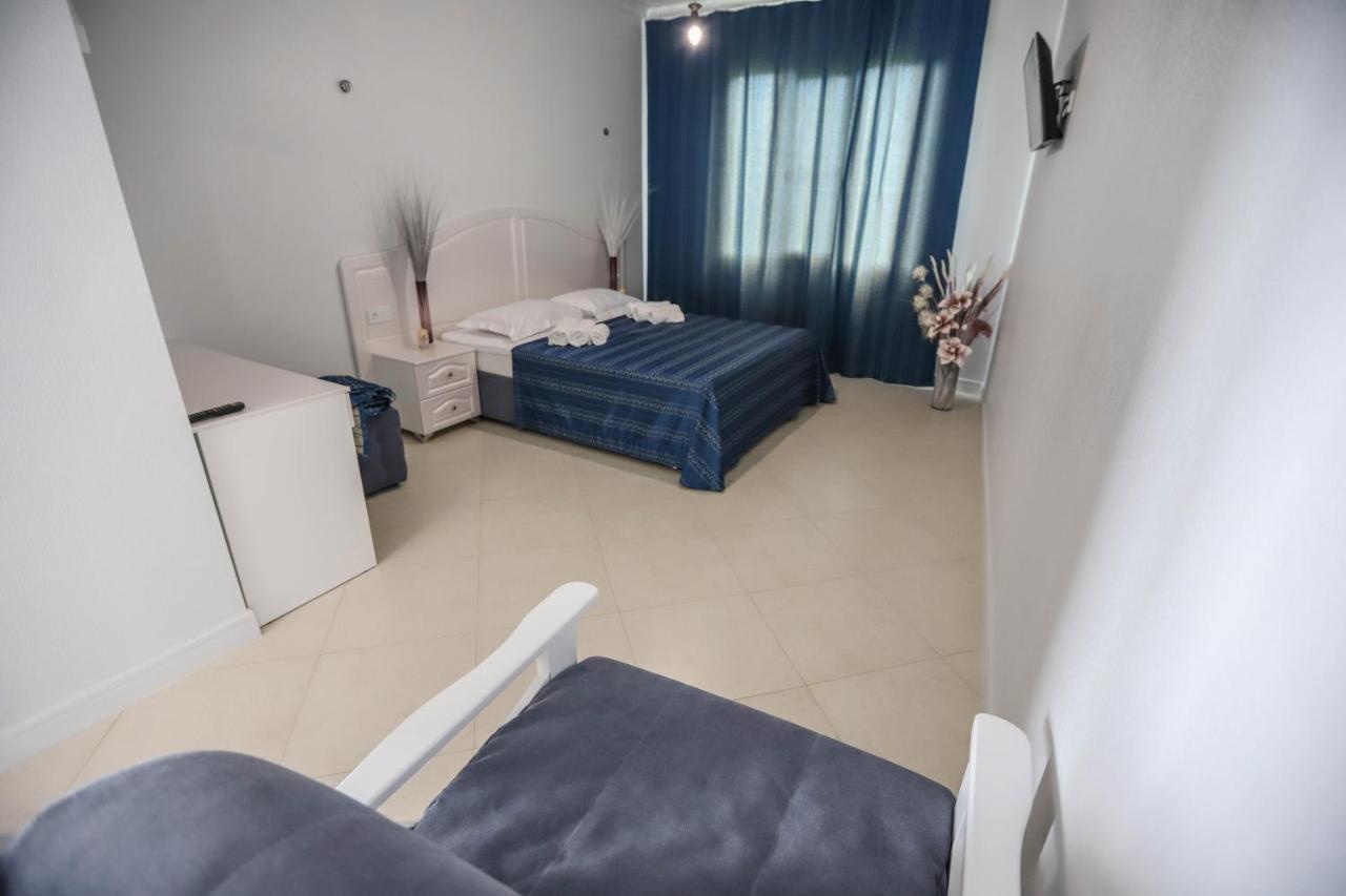 Гостевой дом Hometel 4 FRIENDS Гагра Экстерьер фото